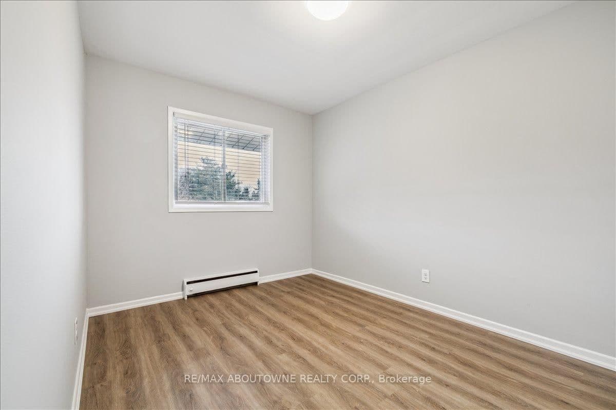 2350 Queensway Drive, Unit 3 thumbnail 19