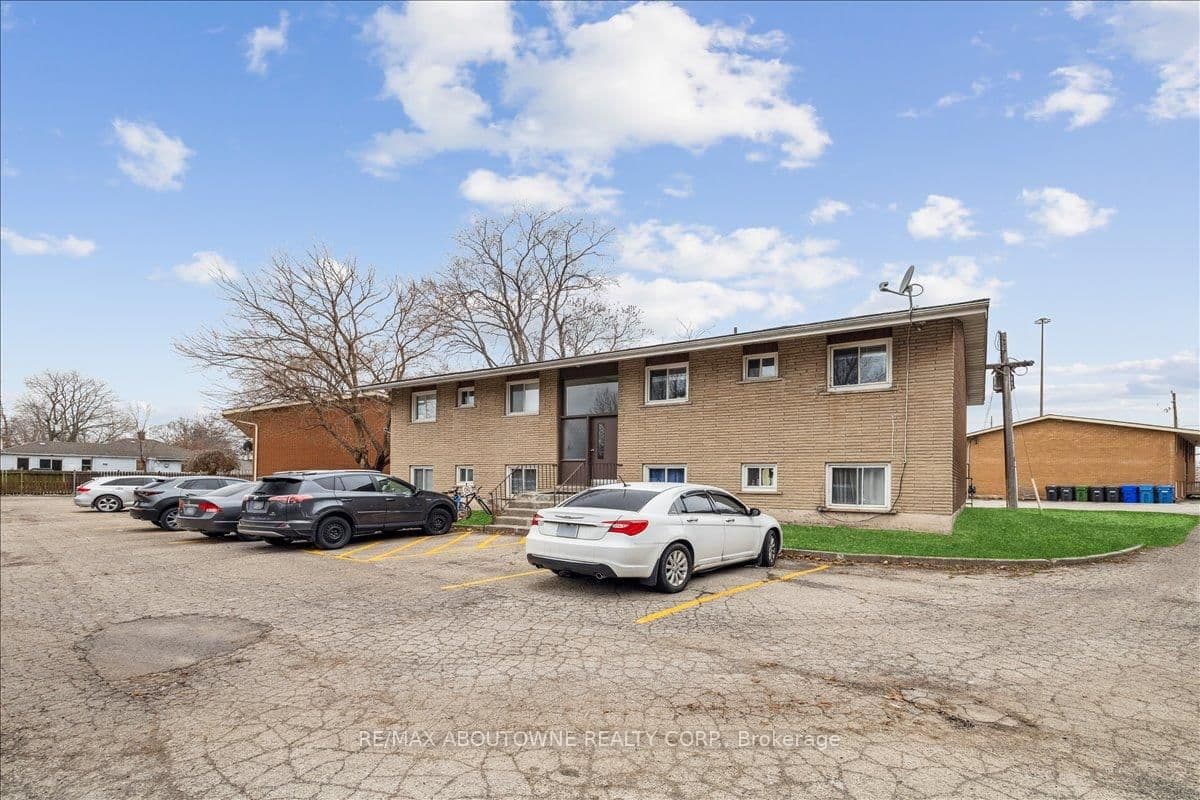 2350 Queensway Drive, Unit 3 thumbnail 2