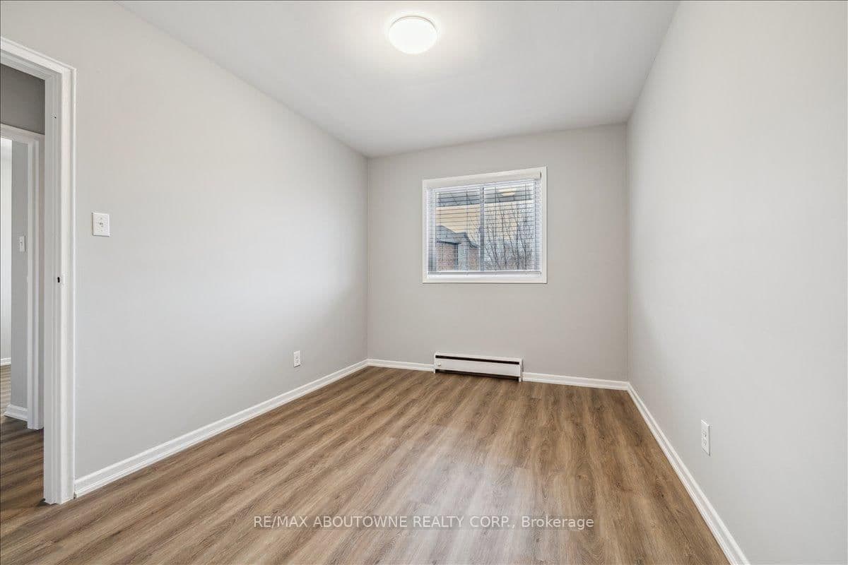 2350 Queensway Drive, Unit 3 thumbnail 20
