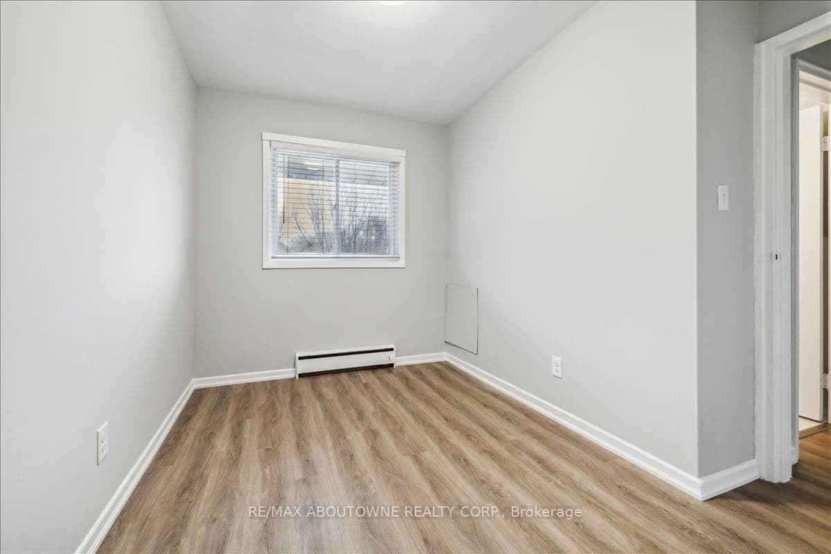 2350 Queensway Drive, Unit 3 thumbnail 23
