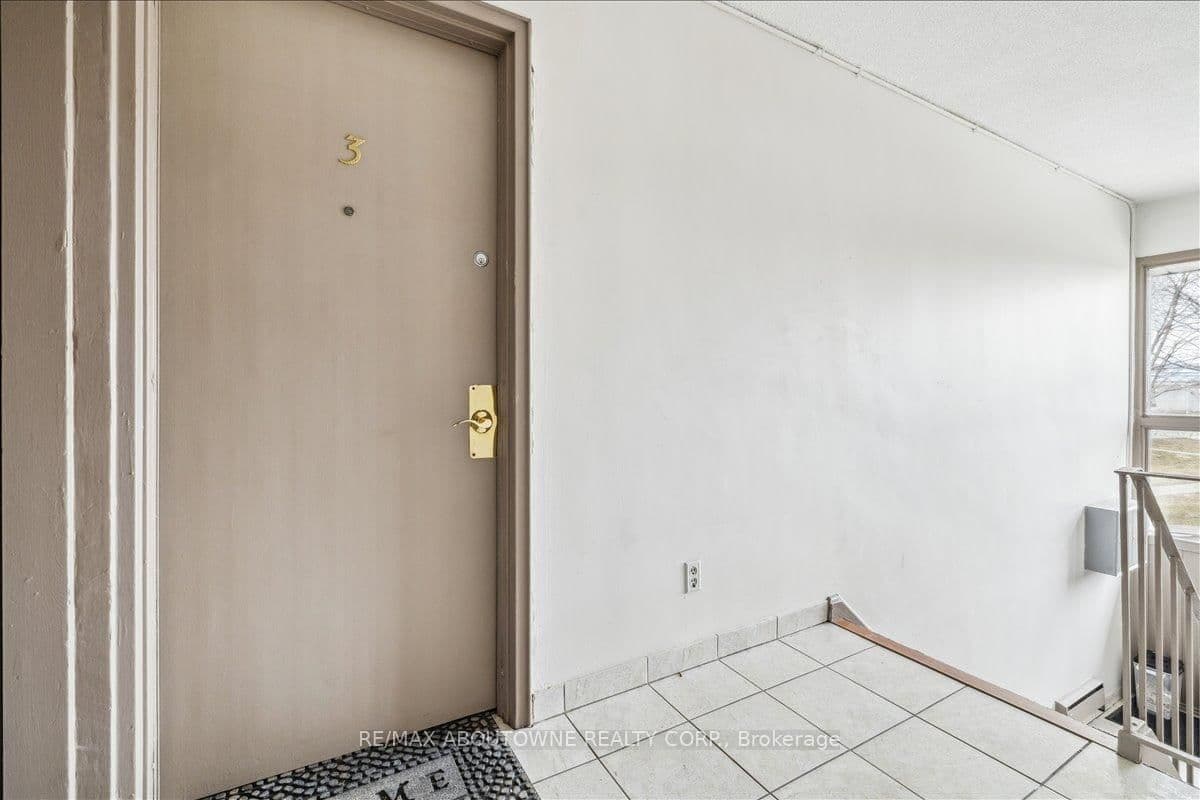 2350 Queensway Drive, Unit 3 thumbnail 3