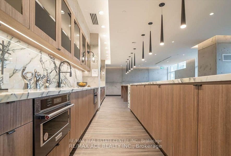 251 Manitoba Street, Unit 519 thumbnail 17
