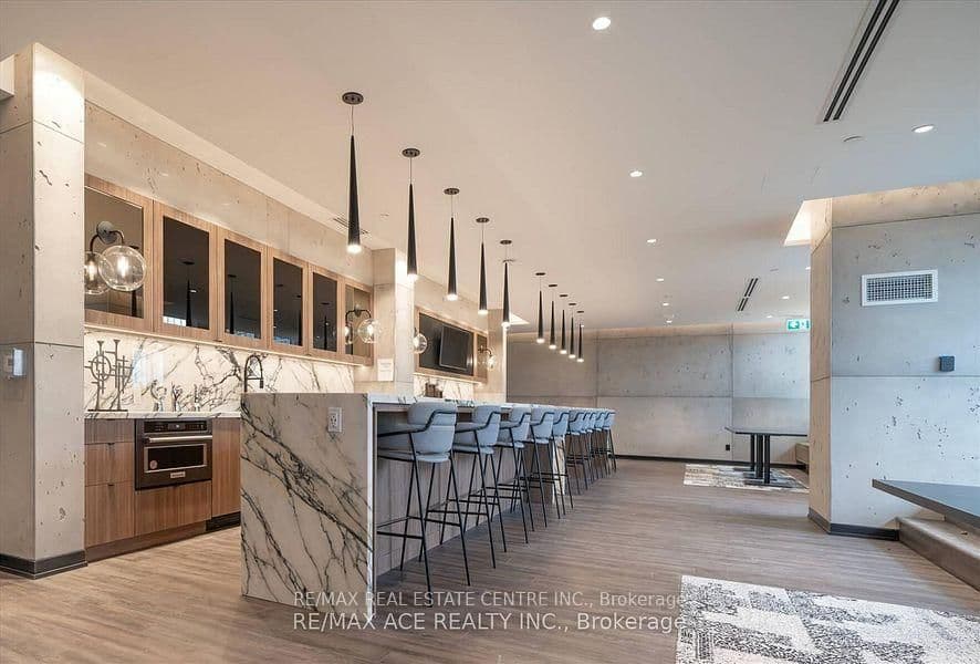 251 Manitoba Street, Unit 519 thumbnail 18
