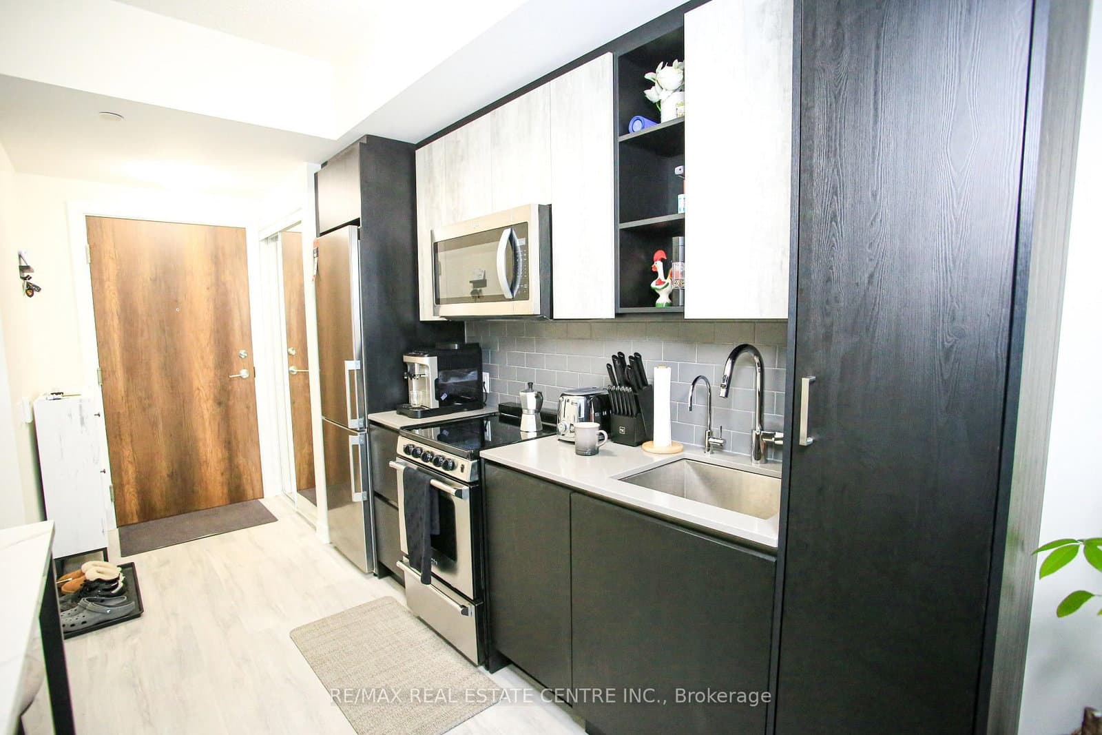 251 Manitoba Street, Unit 519 thumbnail 5