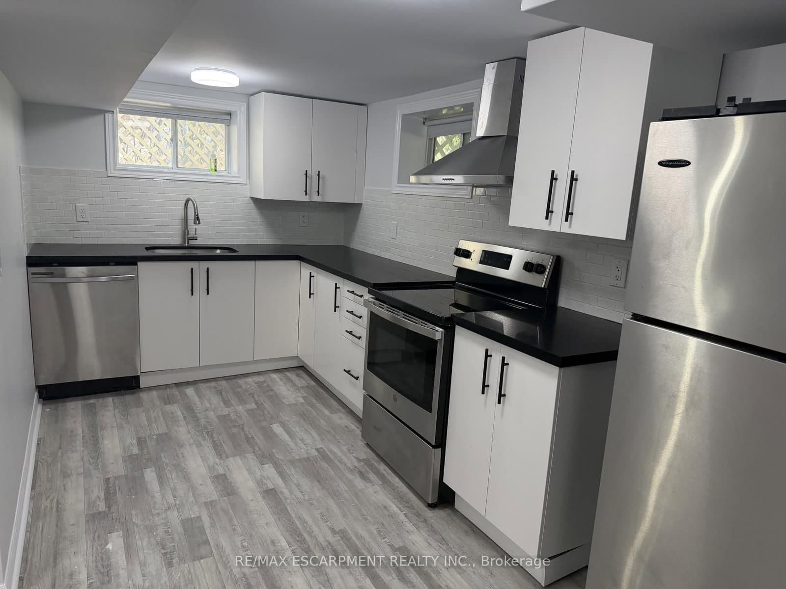 377 Martin Street, Unit LOWER thumbnail 2