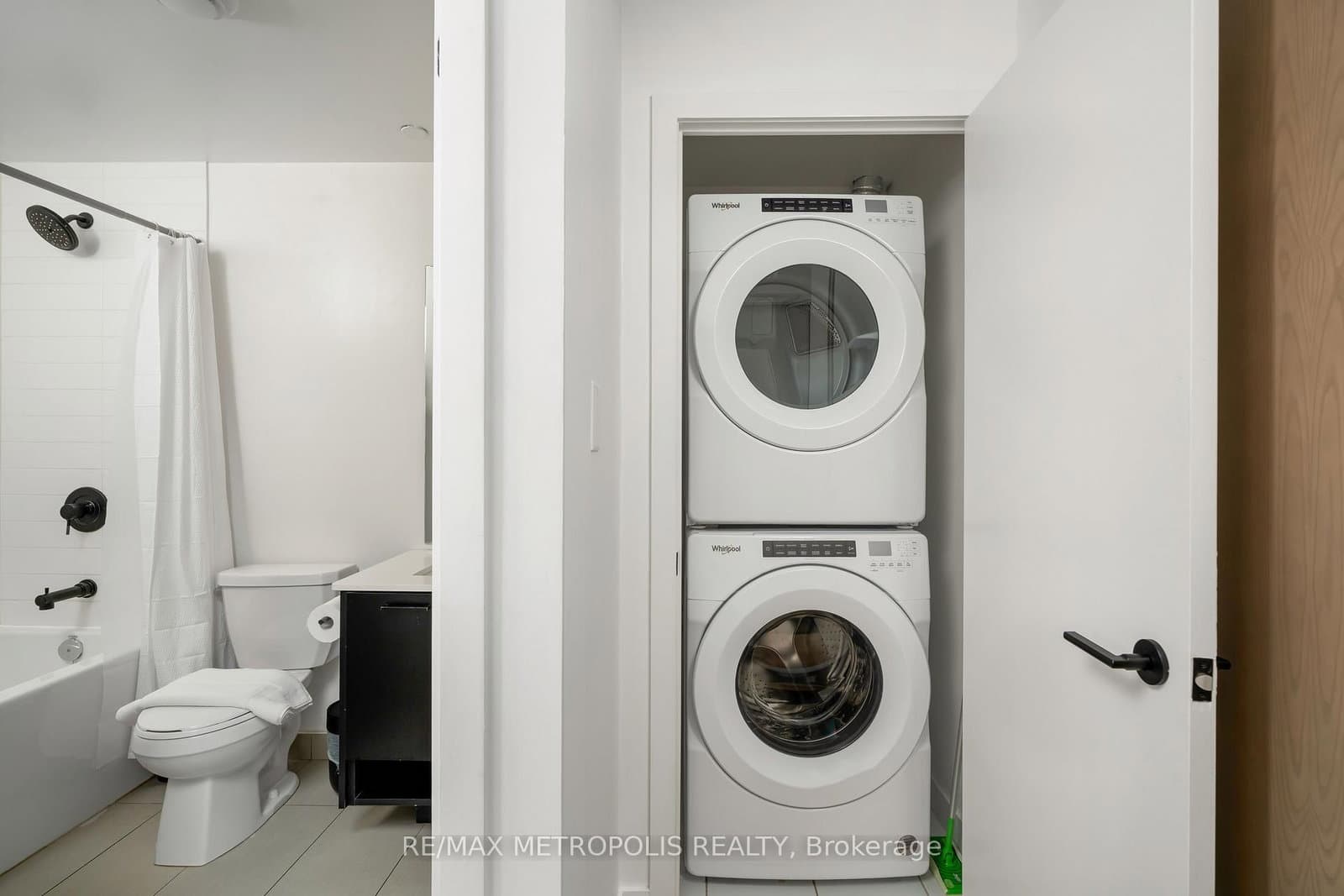 2300 St Clair Avenue W, Unit 407 thumbnail 15