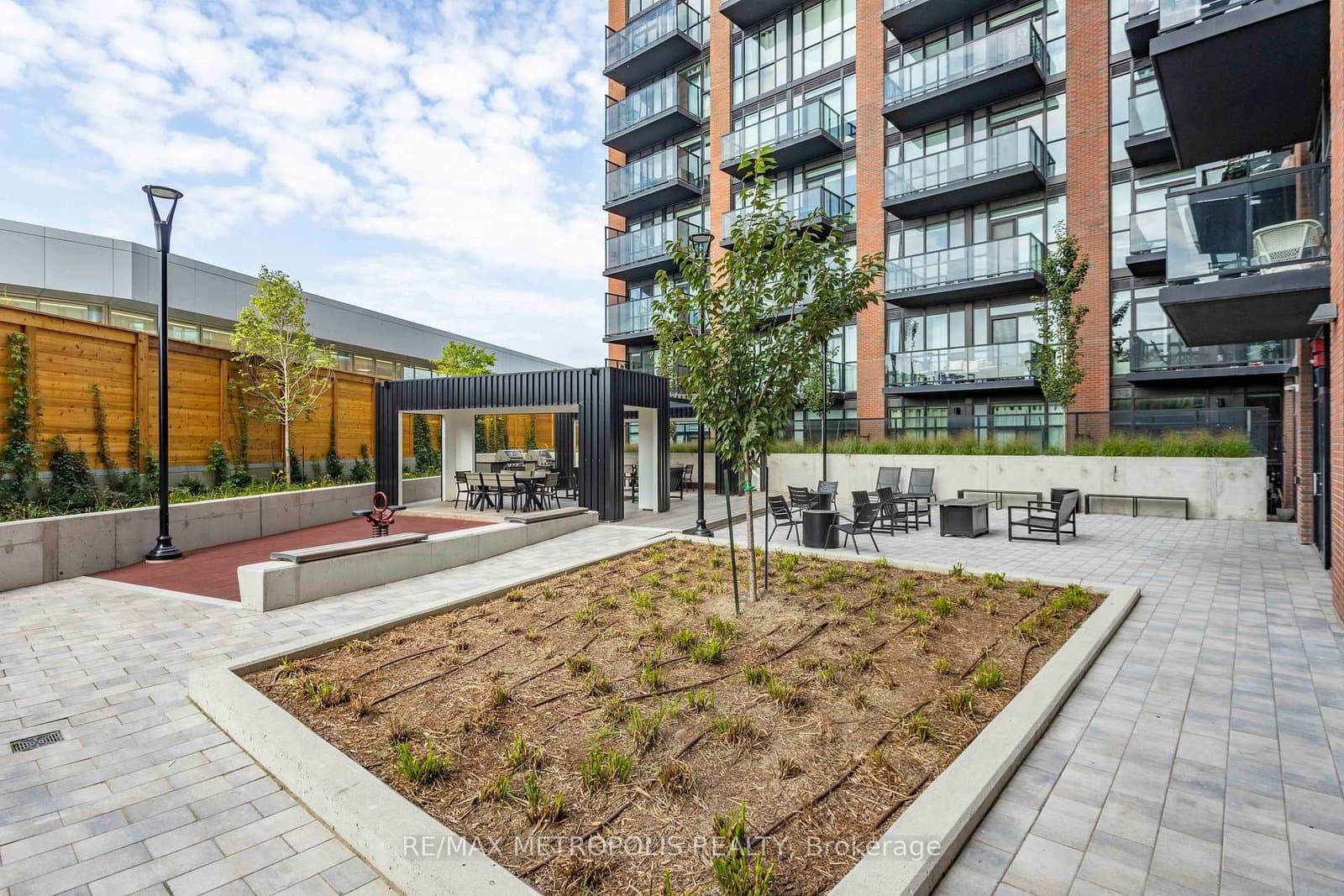 2300 St Clair Avenue W, Unit 407 thumbnail 16