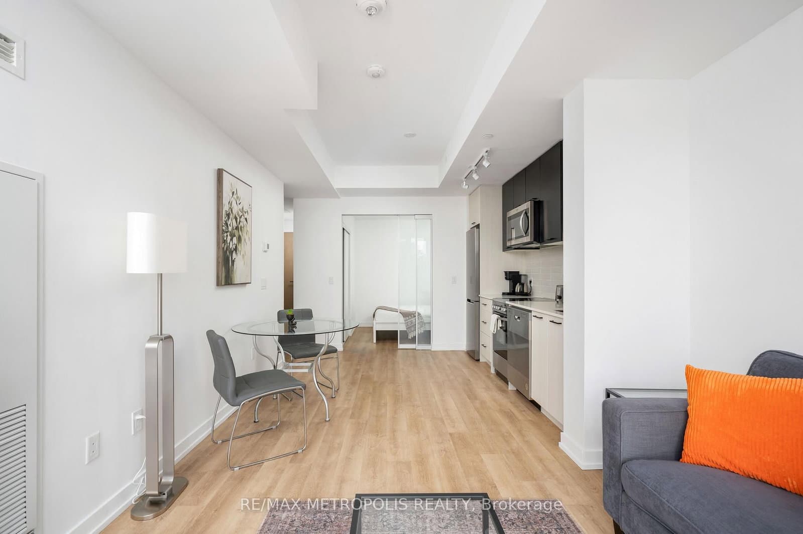 2300 St Clair Avenue W, Unit 407 thumbnail 5