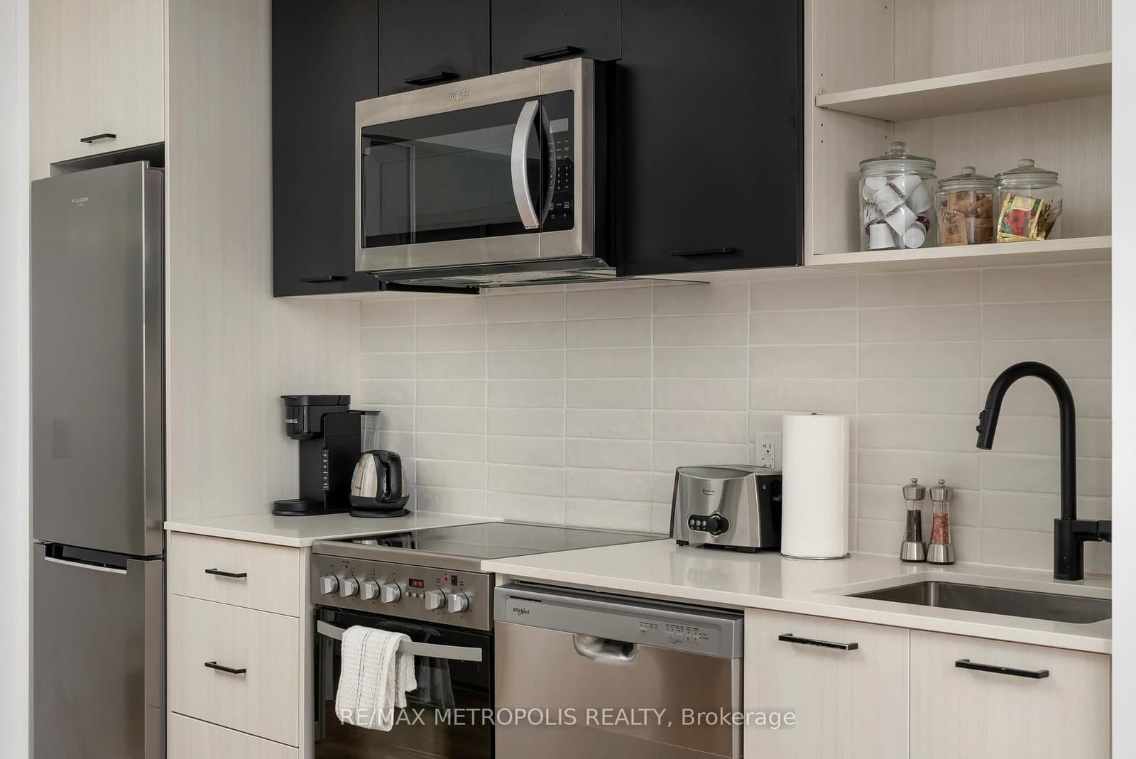 2300 St Clair Avenue W, Unit 407 thumbnail 6