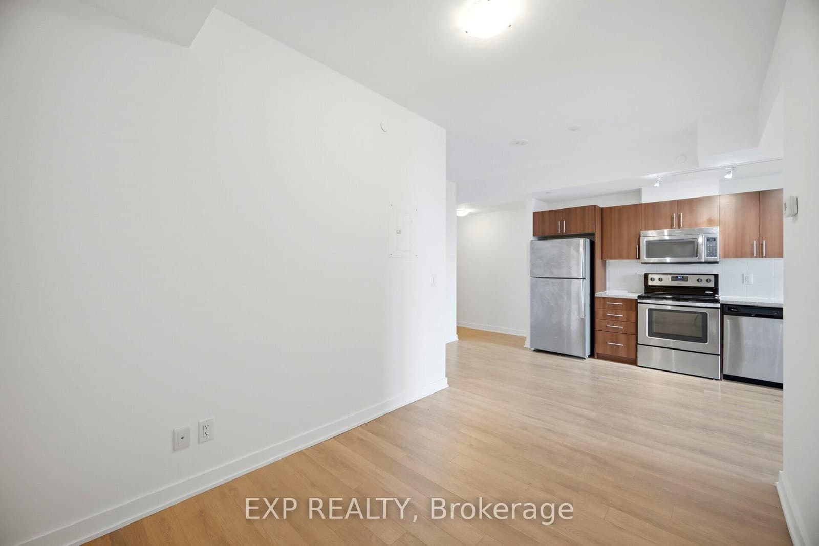 16 McAdam Avenue, Unit 306 thumbnail 15