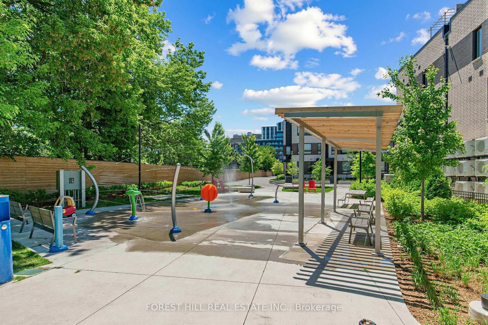 40 Ed Clark Gardens, Unit 2 thumbnail 27