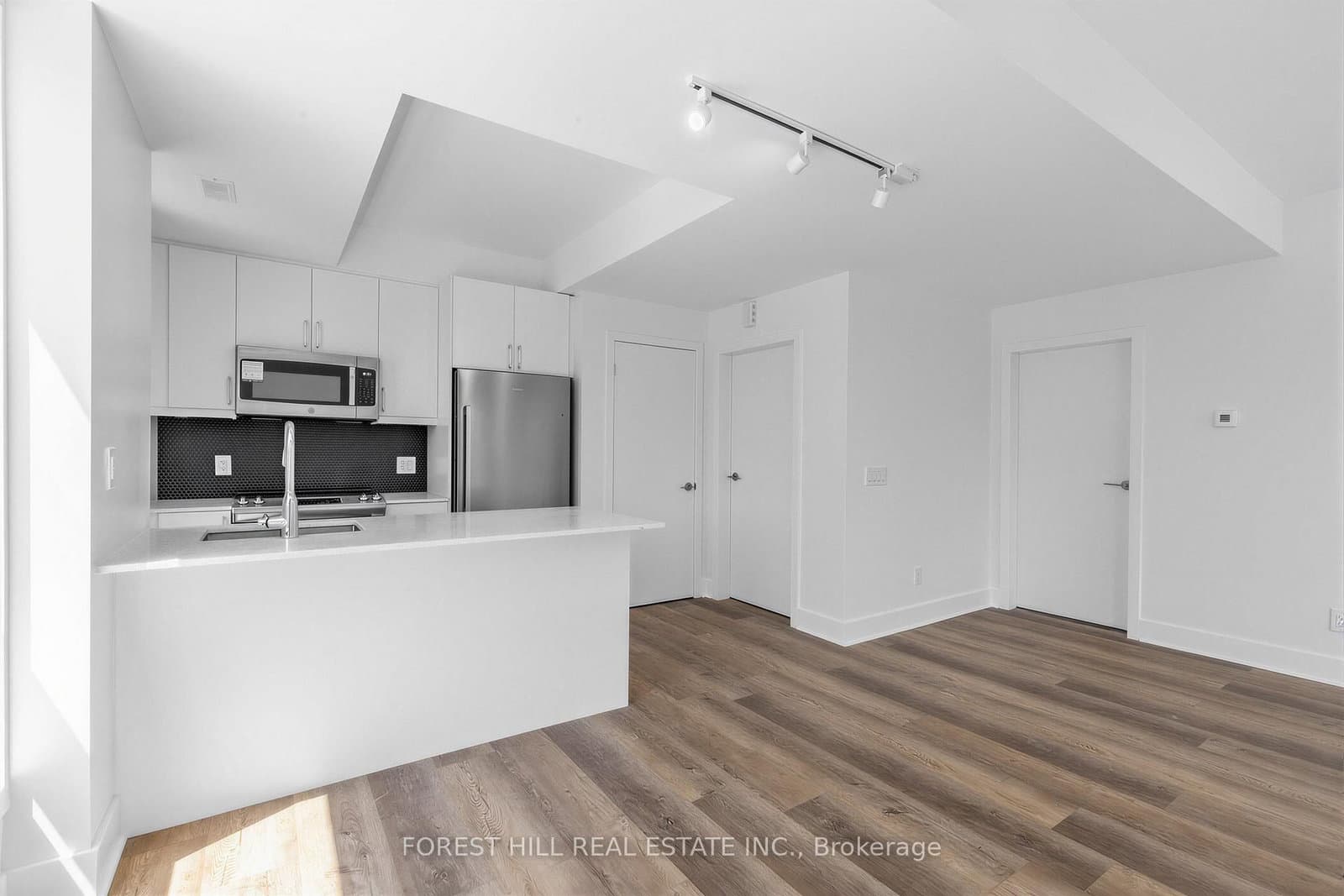 40 Ed Clark Gardens, Unit 2 thumbnail 5