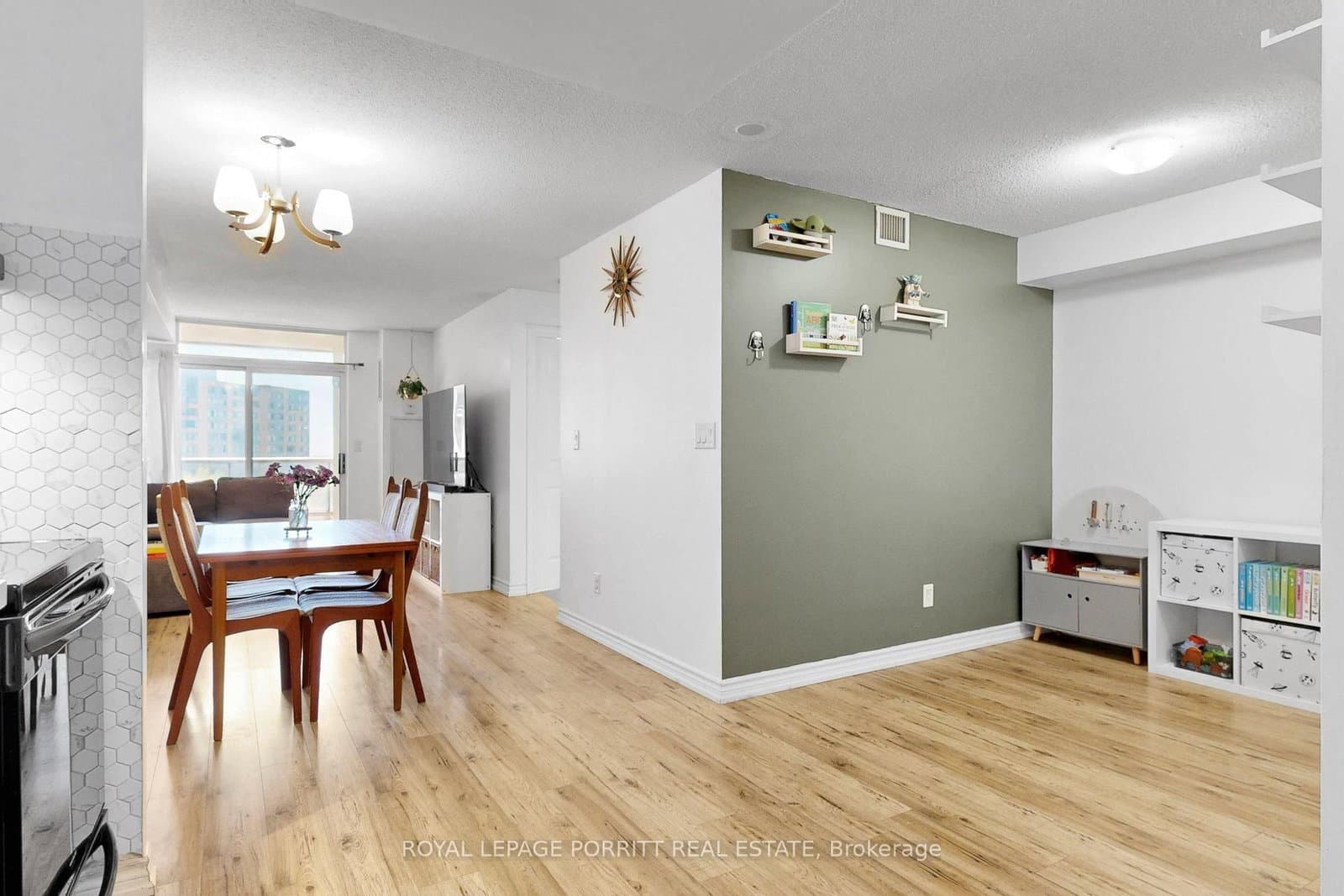 3888 Duke Of York Boulevard, Unit 927 thumbnail 10
