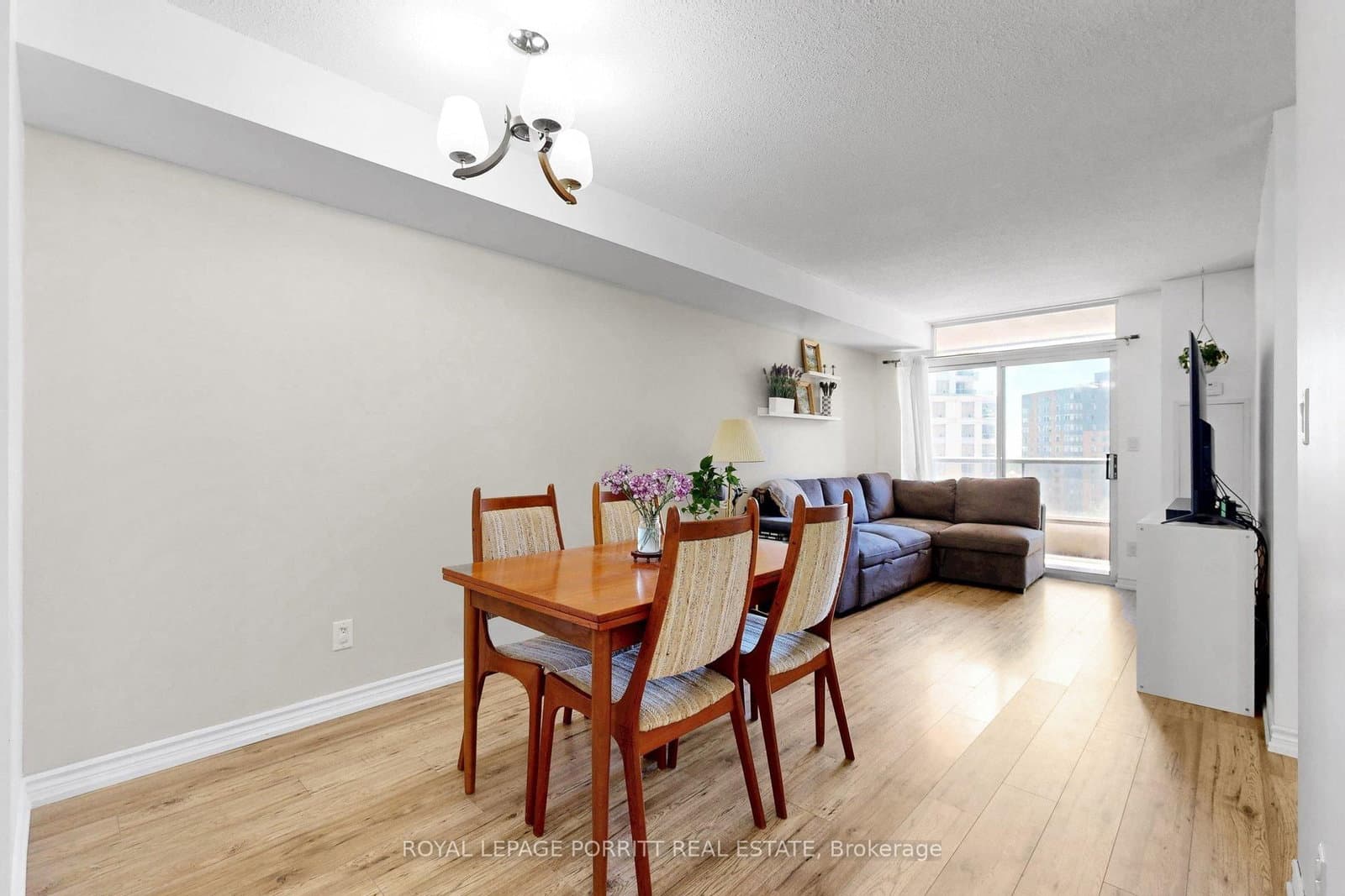 3888 Duke Of York Boulevard, Unit 927 thumbnail 11
