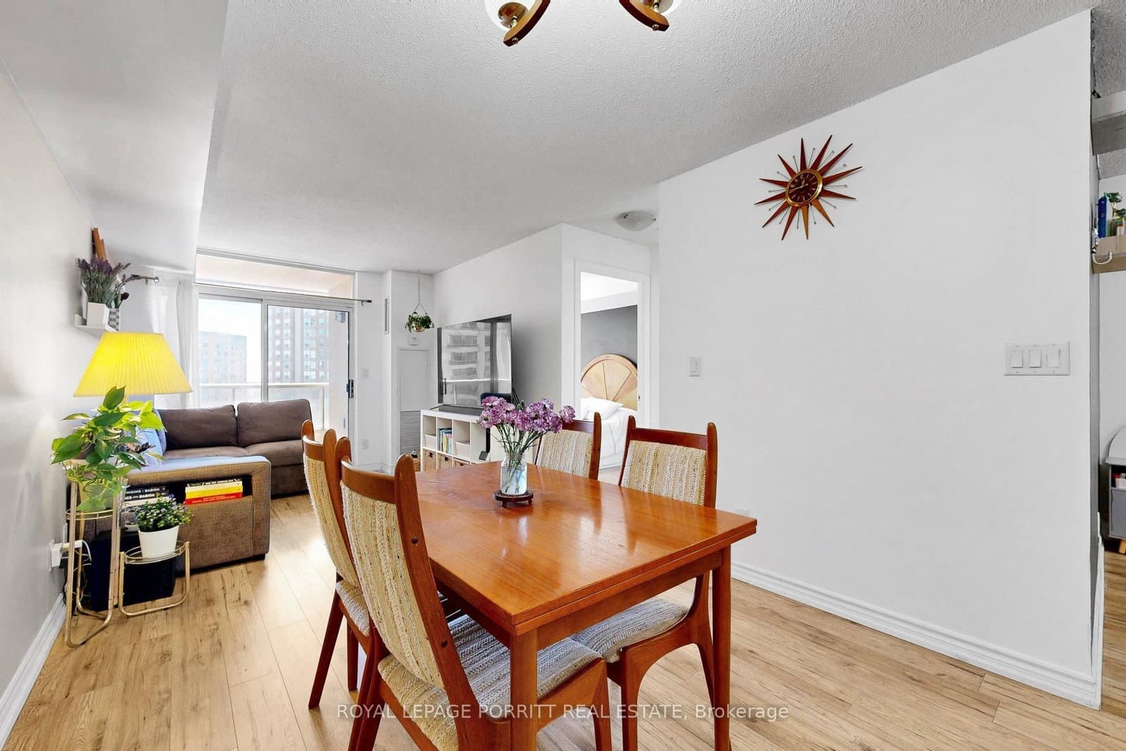 3888 Duke Of York Boulevard, Unit 927 thumbnail 12