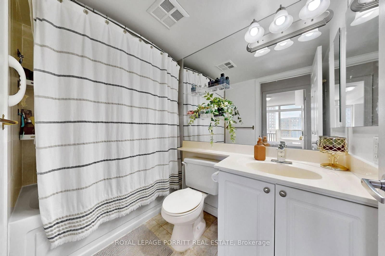 3888 Duke Of York Boulevard, Unit 927 thumbnail 23