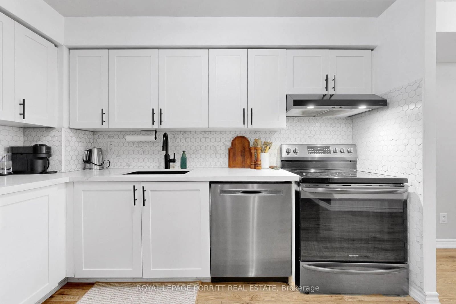 3888 Duke Of York Boulevard, Unit 927 thumbnail 3