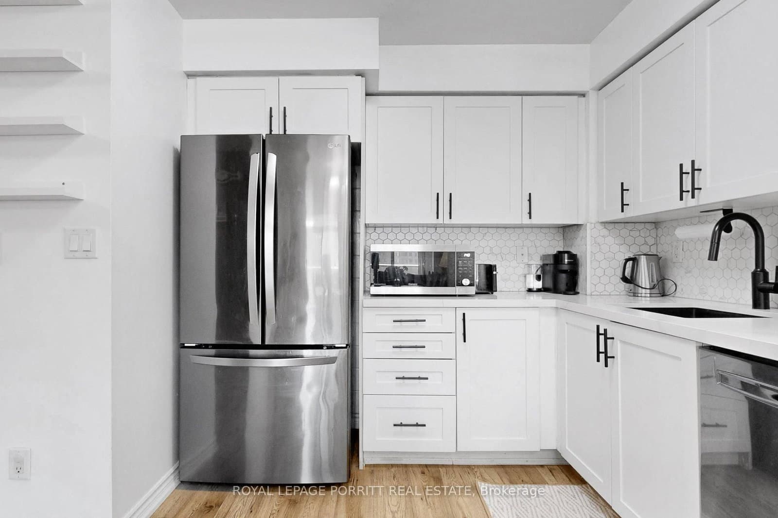 3888 Duke Of York Boulevard, Unit 927 thumbnail 4