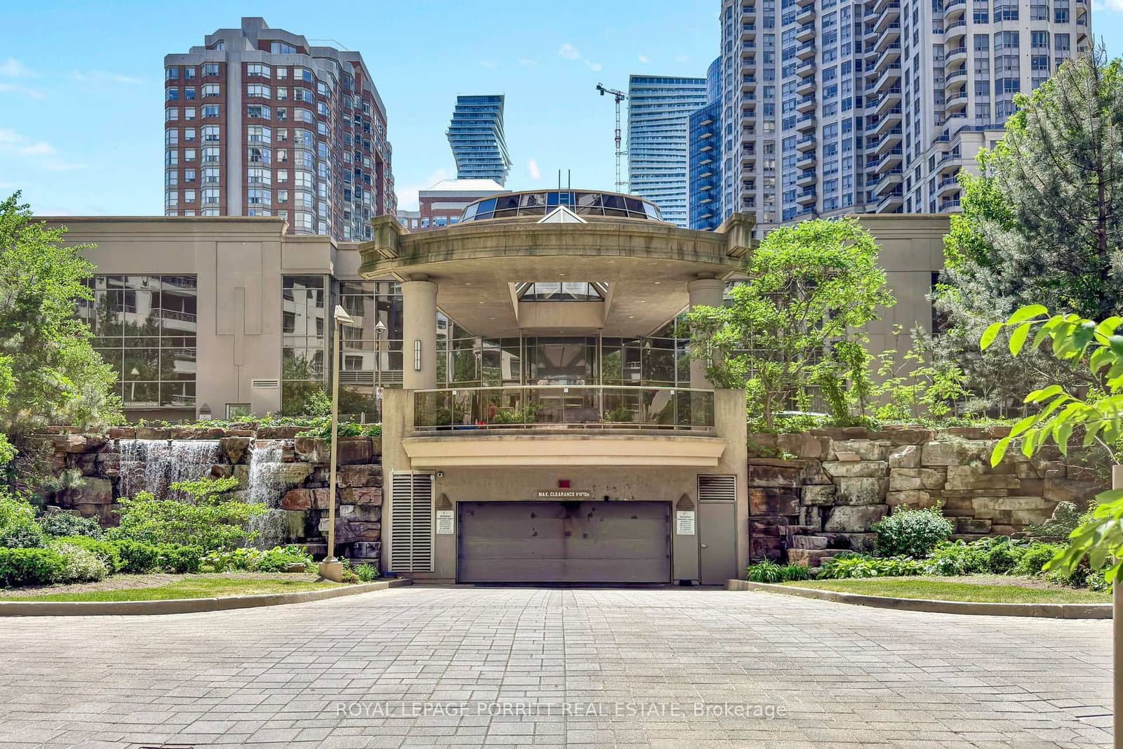 3888 Duke Of York Boulevard, Unit 927 thumbnail 45
