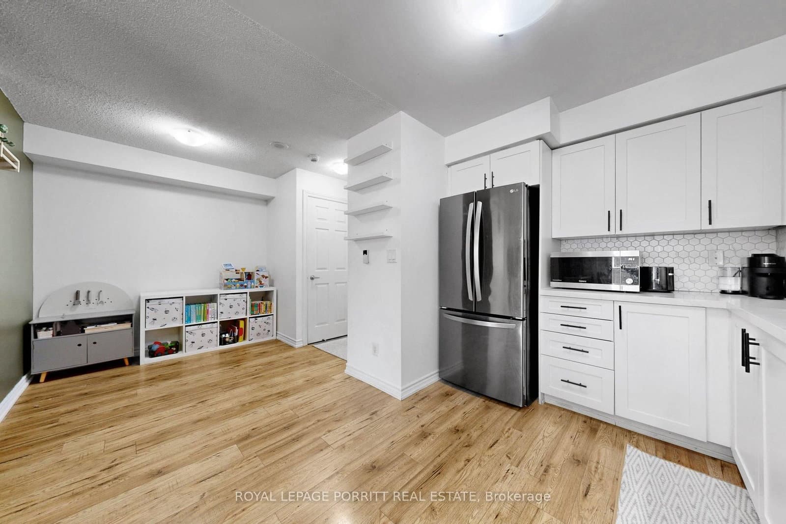 3888 Duke Of York Boulevard, Unit 927 thumbnail 6