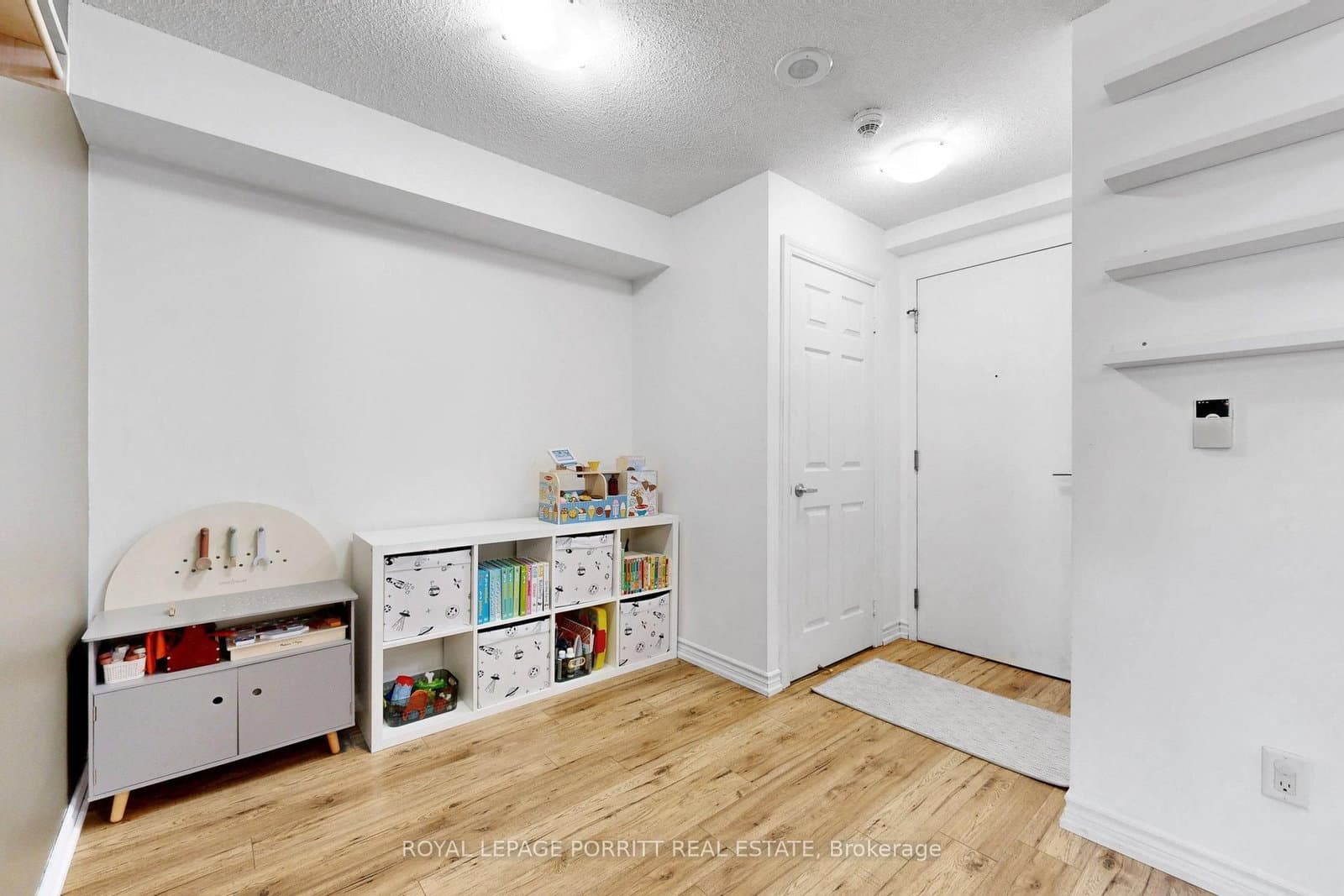3888 Duke Of York Boulevard, Unit 927 thumbnail 8