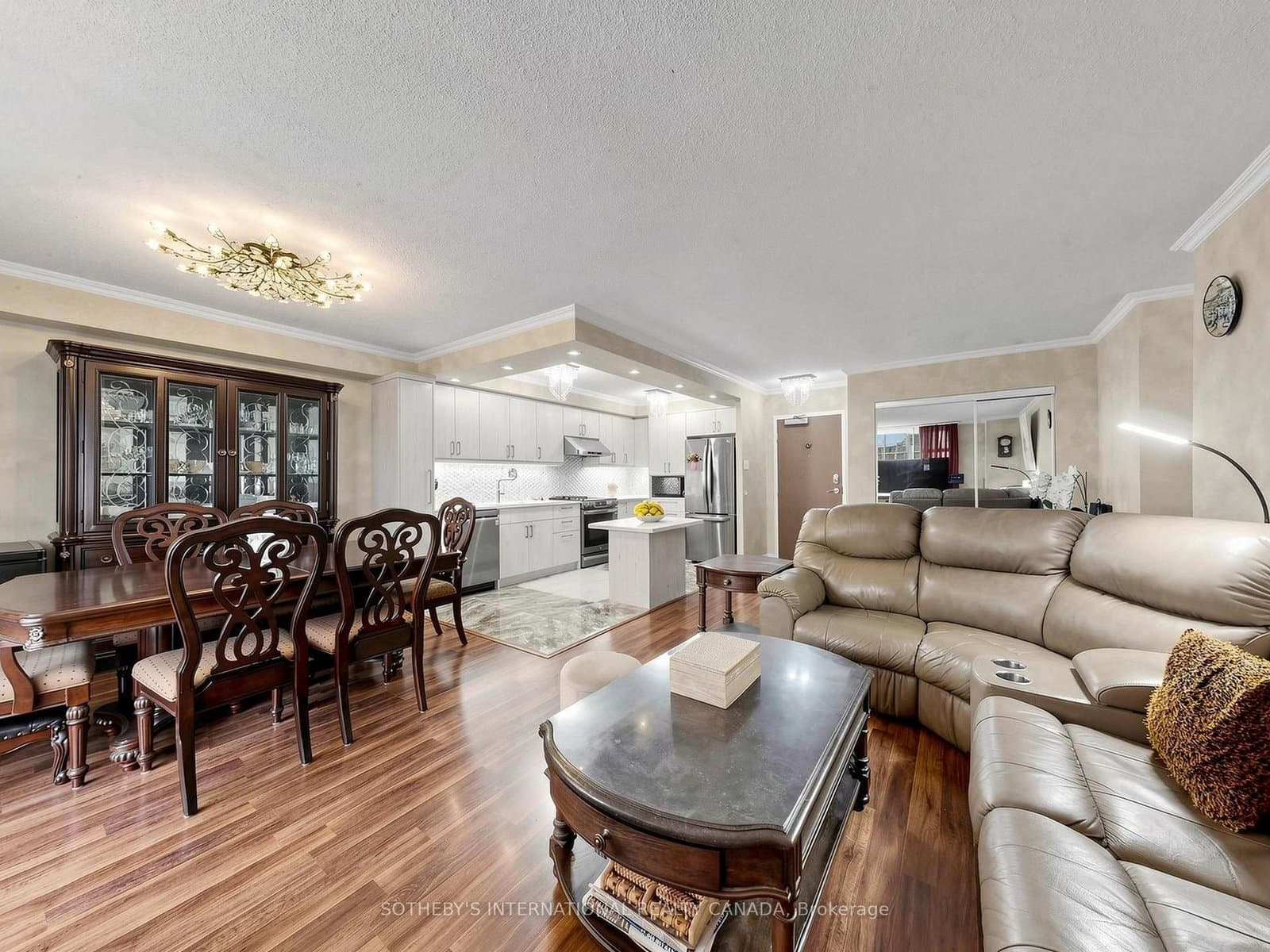 135 Marlee Avenue, Unit 403 thumbnail 11