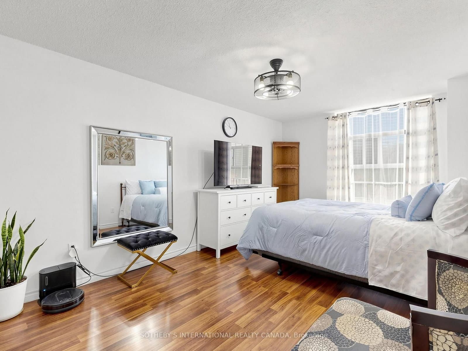 135 Marlee Avenue, Unit 403 thumbnail 14