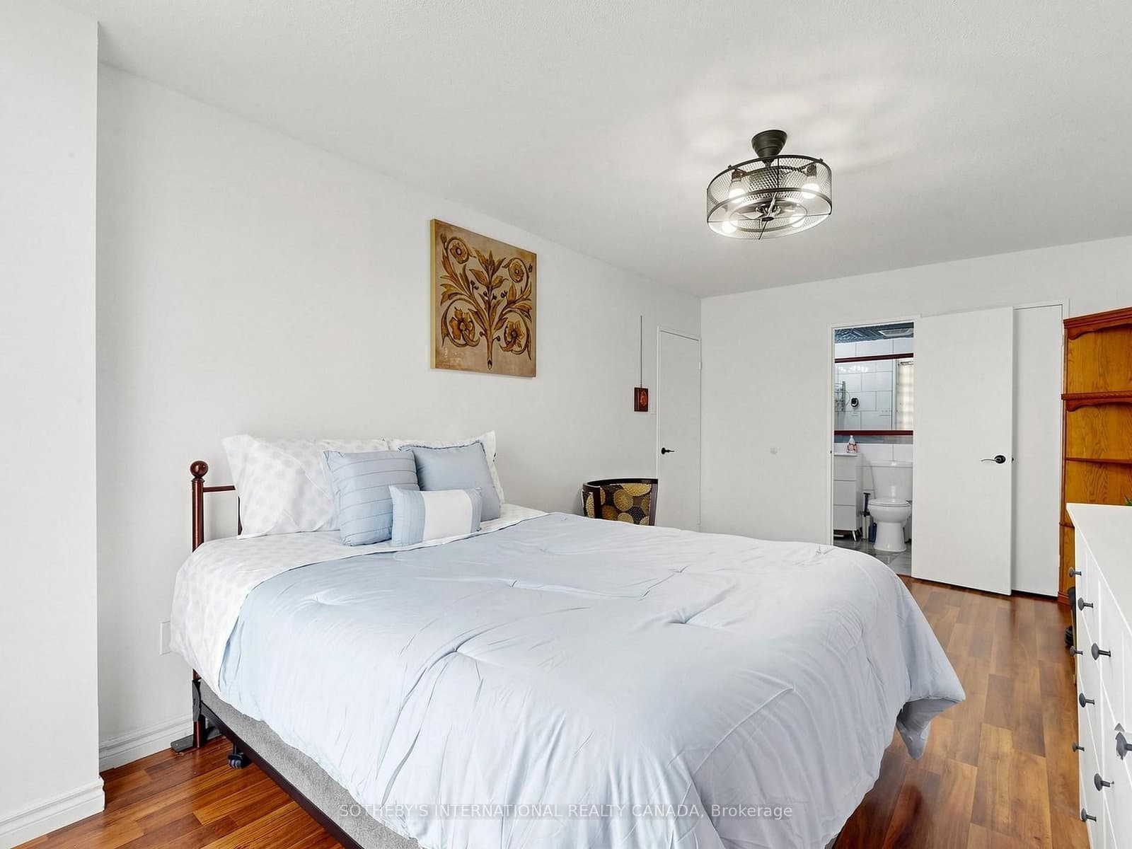 135 Marlee Avenue, Unit 403 thumbnail 16