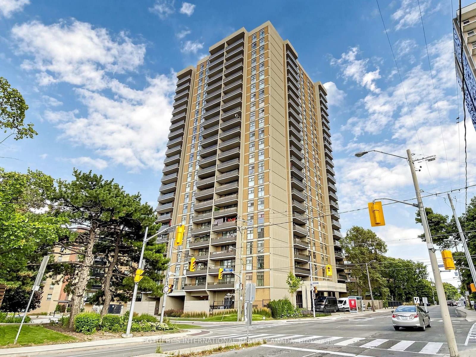 135 Marlee Avenue, Unit 403 thumbnail 2