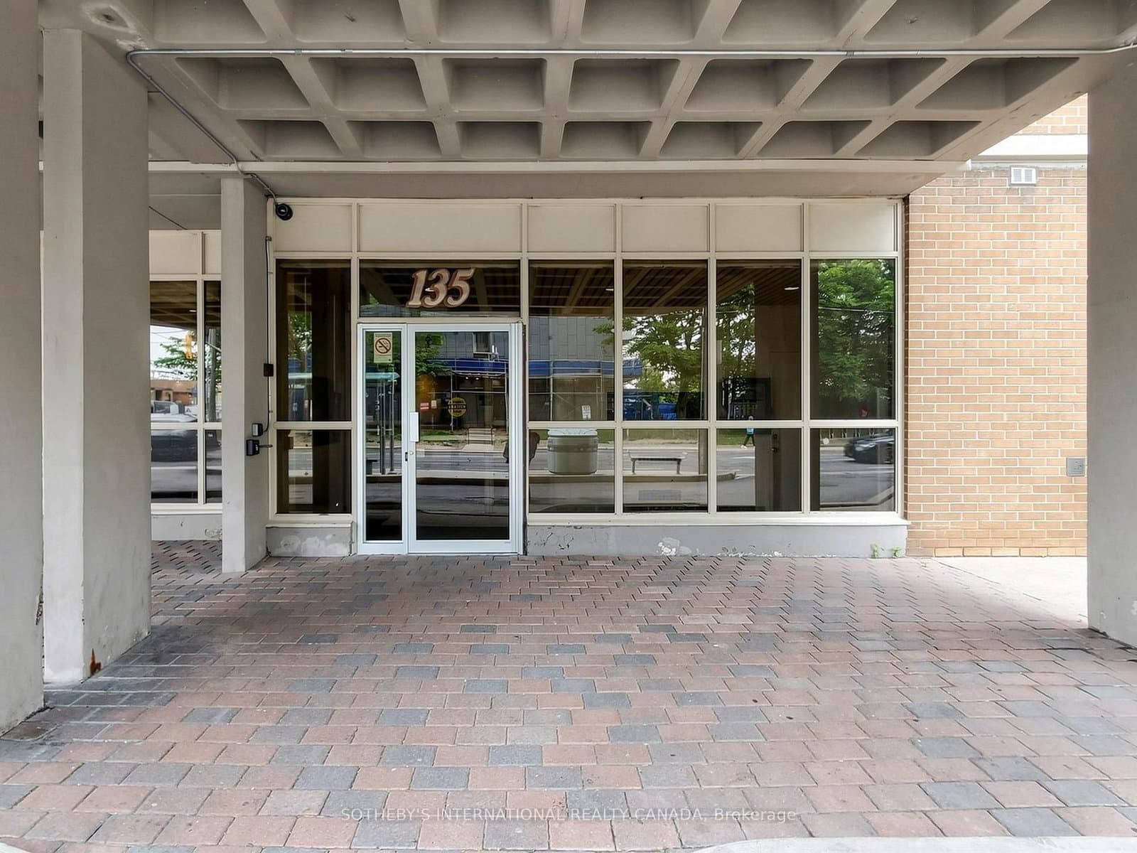 135 Marlee Avenue, Unit 403 thumbnail 3
