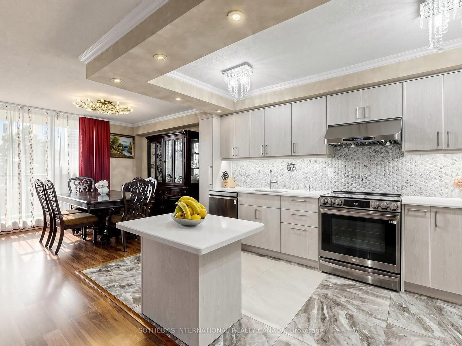 135 Marlee Avenue, Unit 403 thumbnail 6