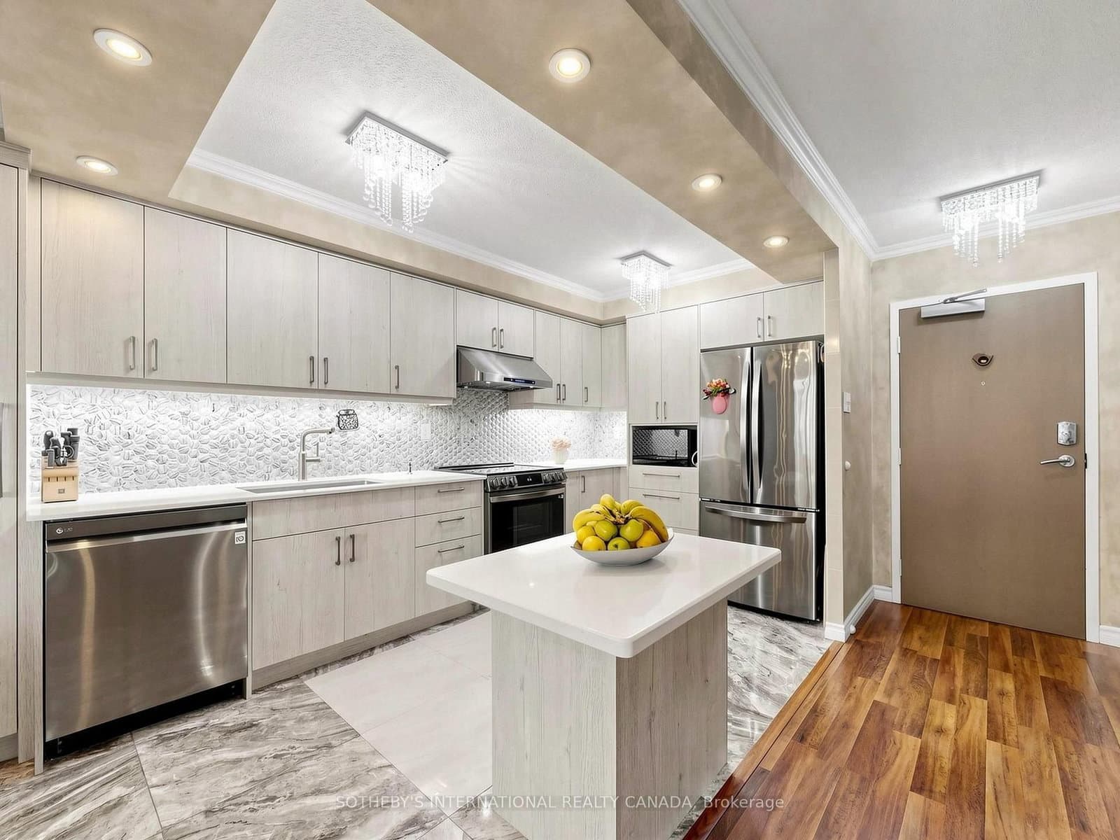 135 Marlee Avenue, Unit 403 thumbnail 7