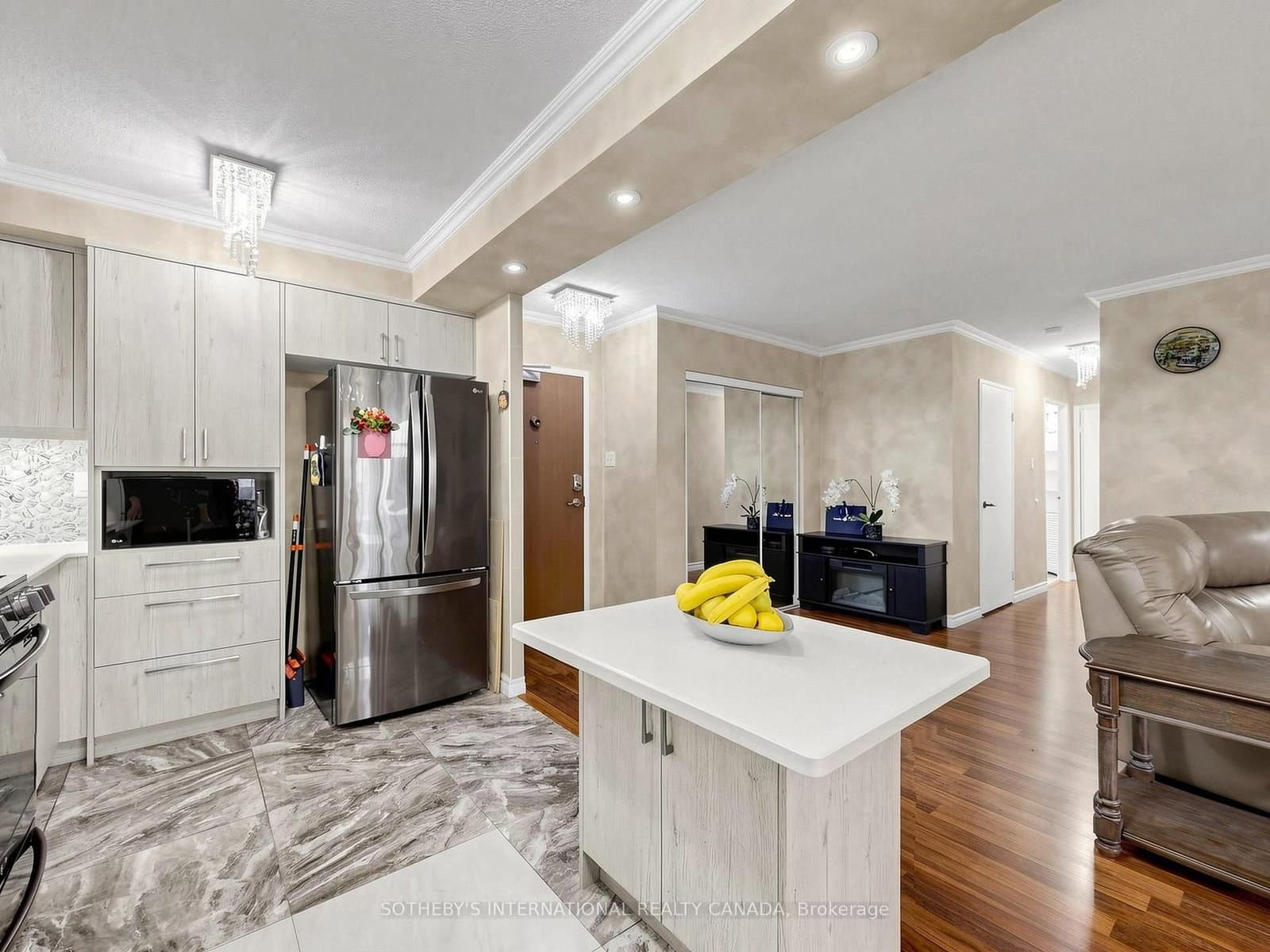 135 Marlee Avenue, Unit 403 thumbnail 8