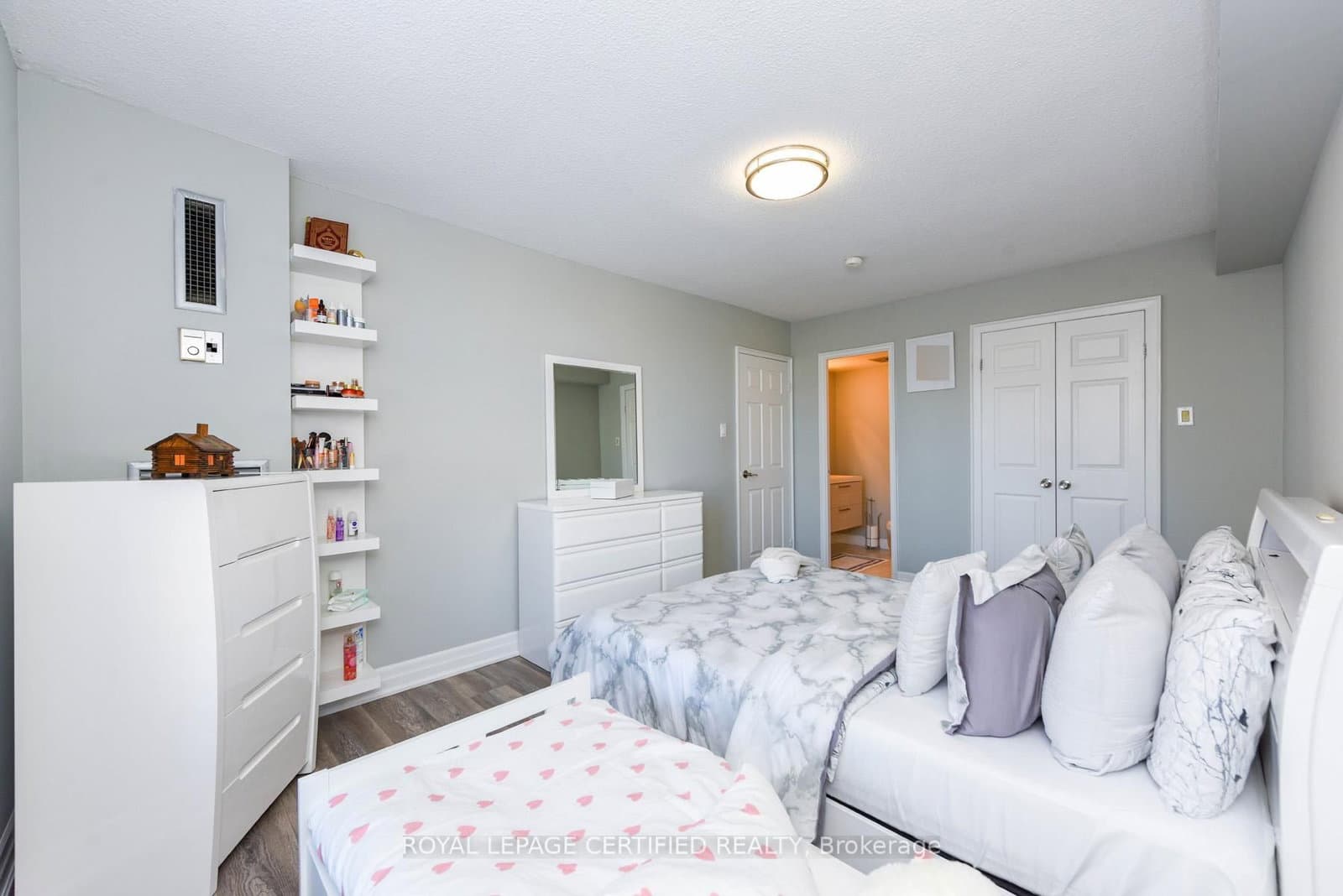 3170 Kirwin Avenue E, Unit 204 thumbnail 7