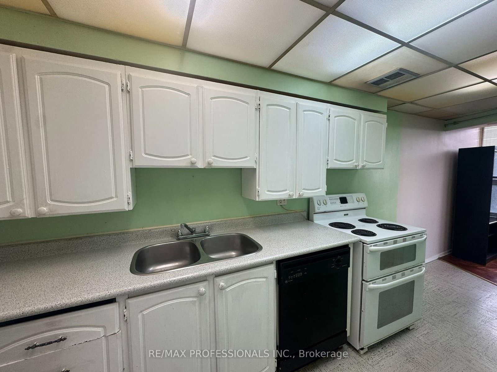 11 Wincott Drive, Unit 602 thumbnail 12