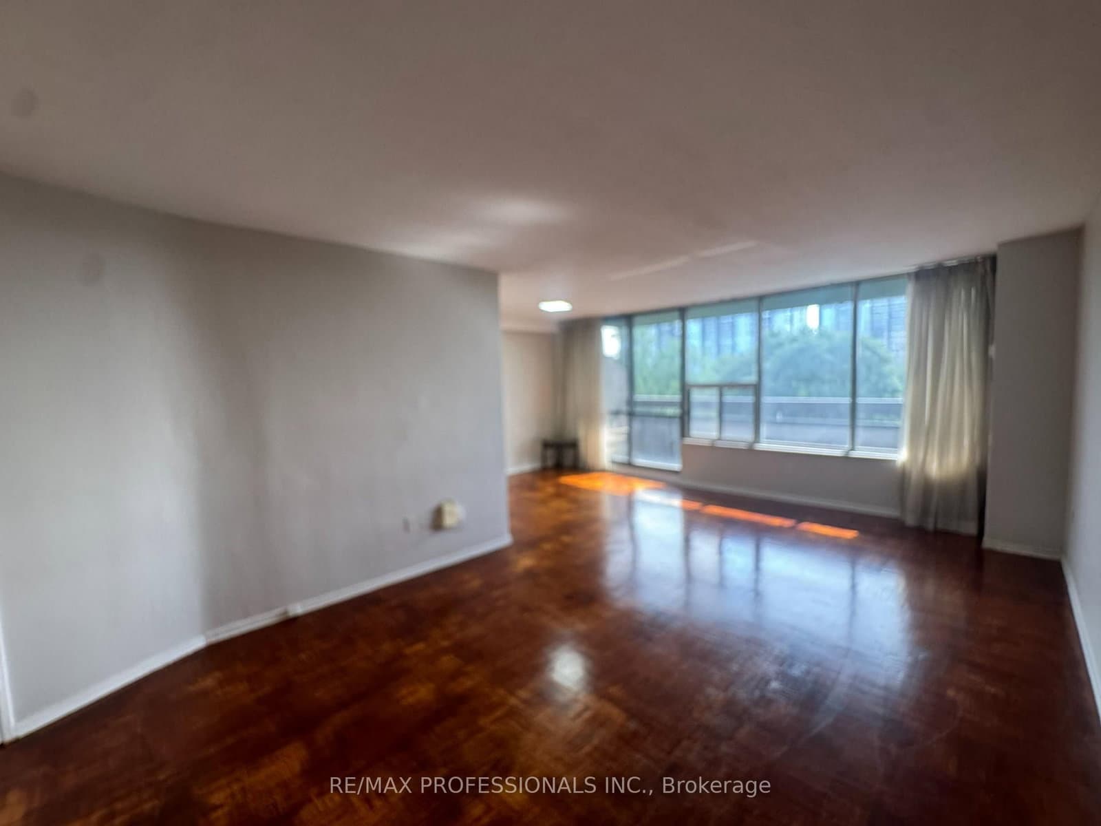 11 Wincott Drive, Unit 602 thumbnail 4