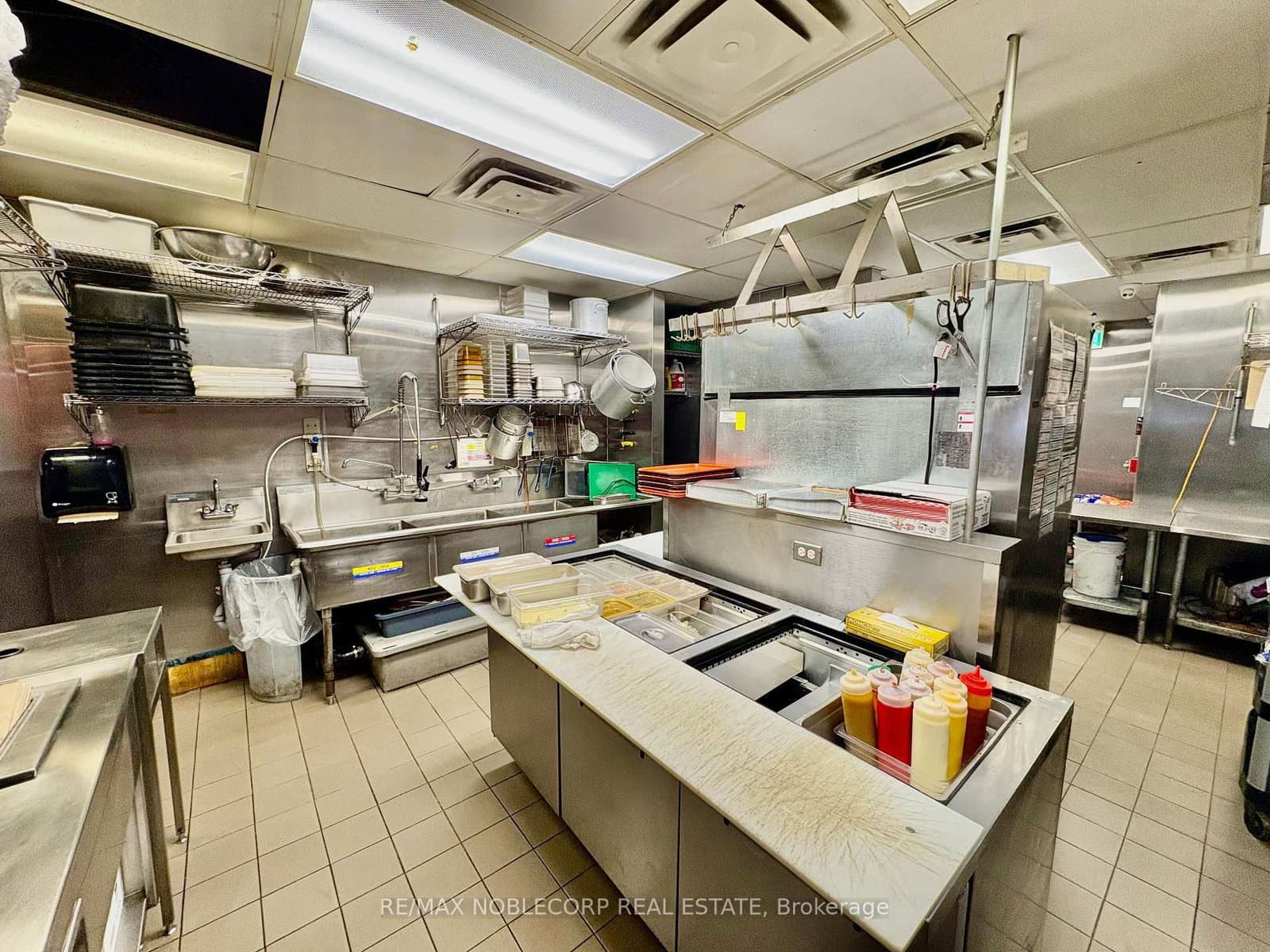 114 Lakeshore Road E, Unit 4 thumbnail 10