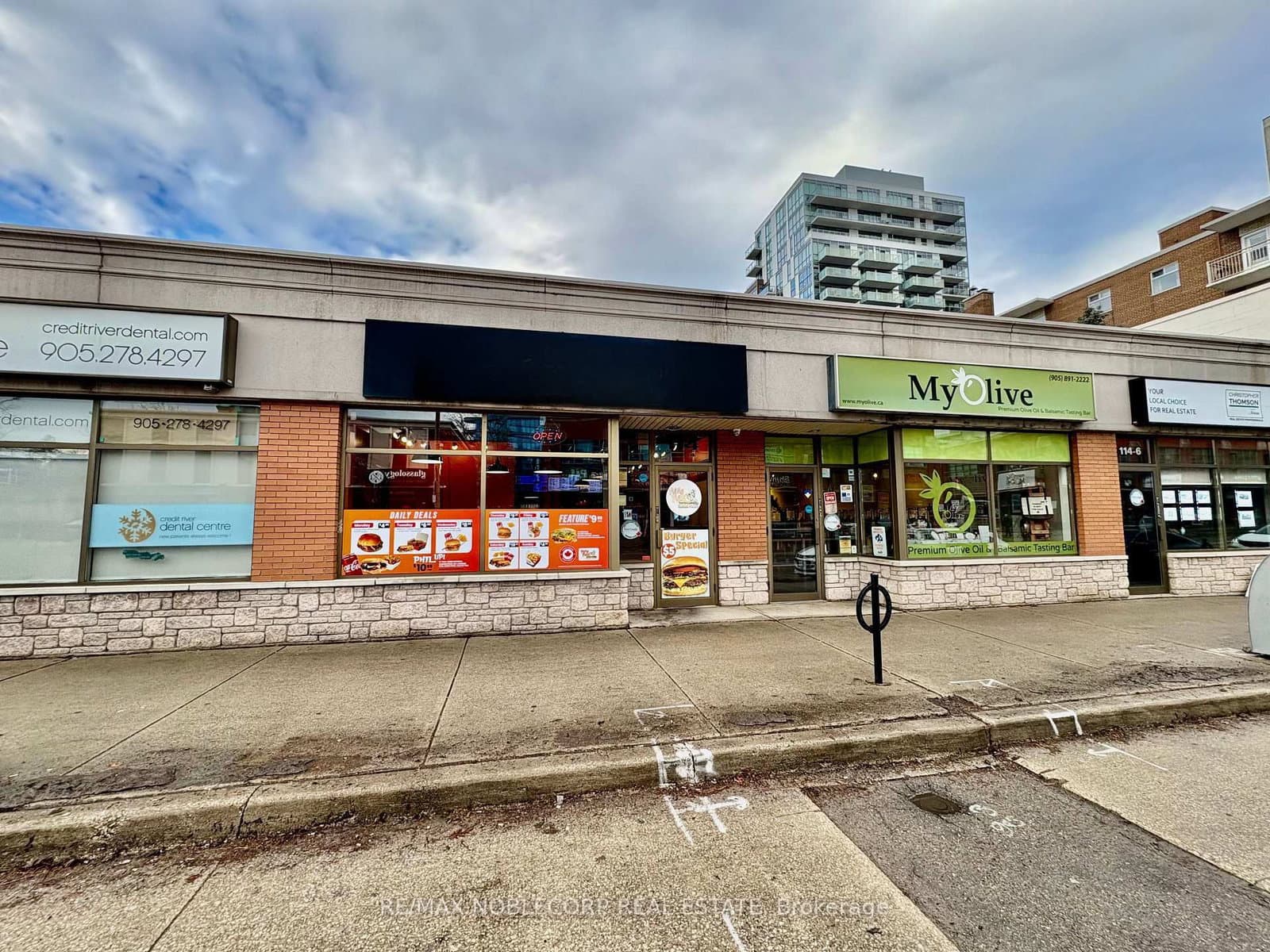 114 Lakeshore Road E, Unit 4 thumbnail 18