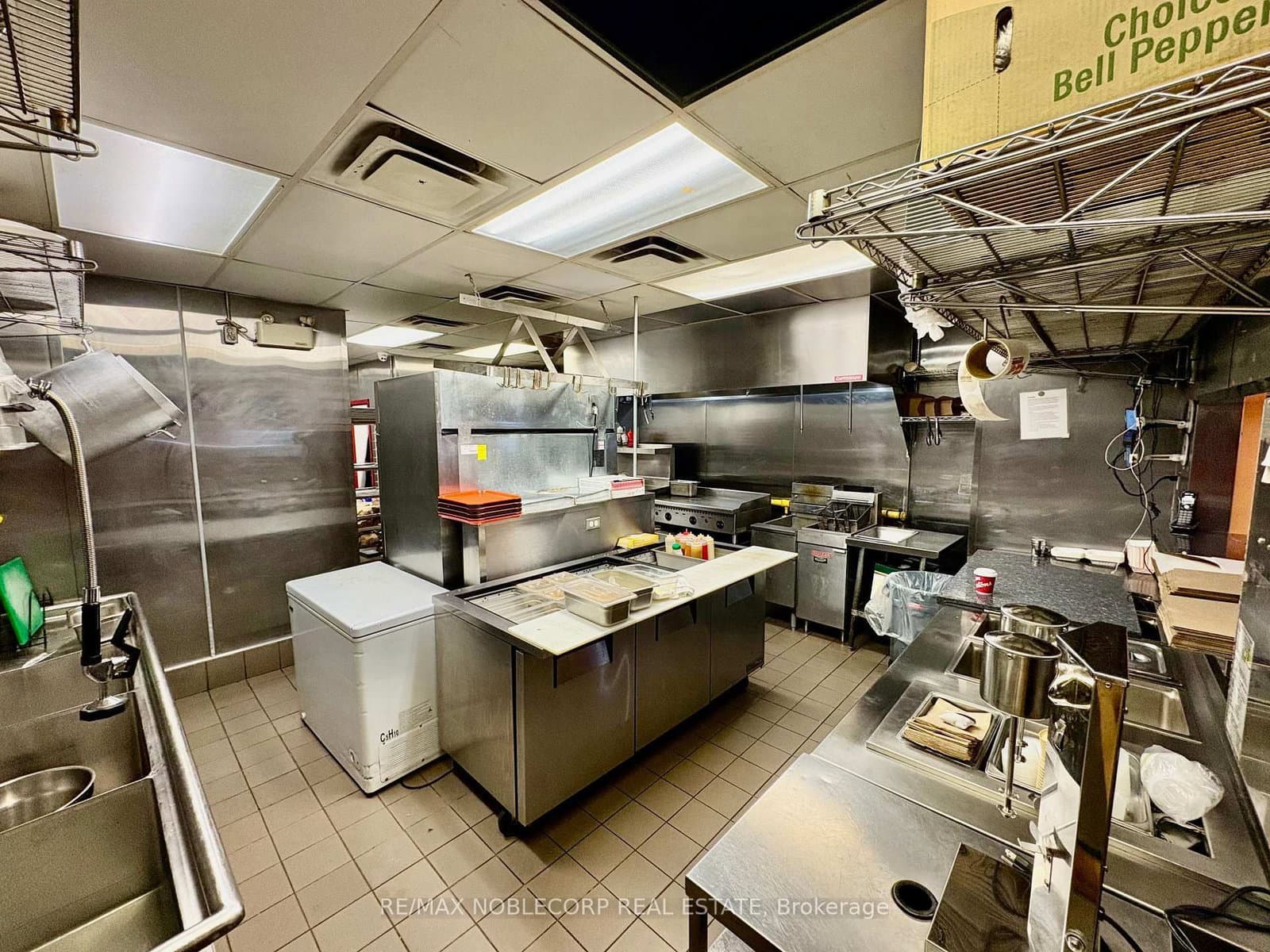 114 Lakeshore Road E, Unit 4 thumbnail 8