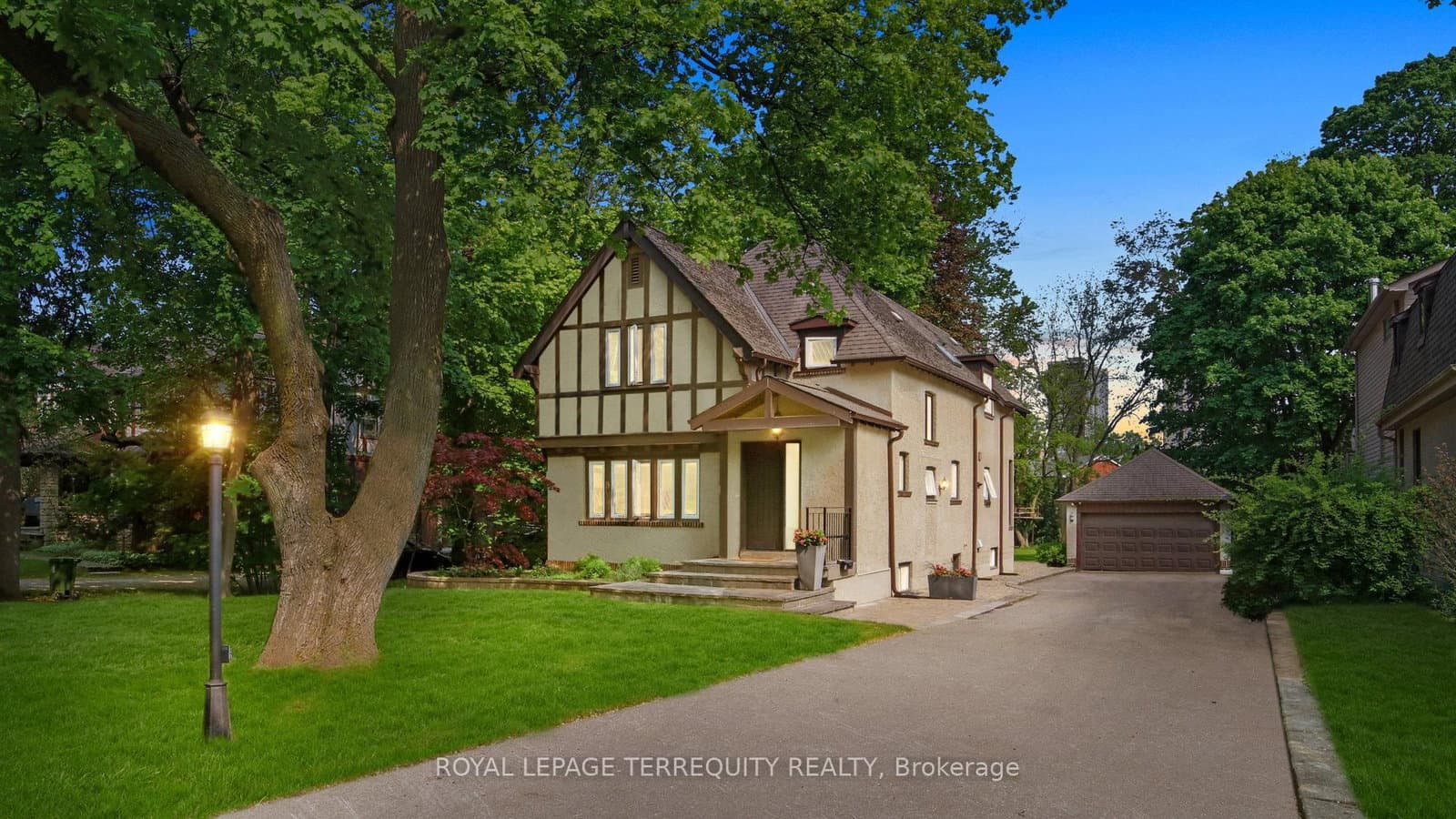 65 Burnhamthorpe Crescent - Image 1