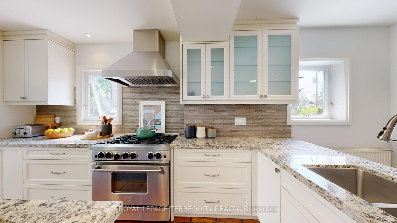 65 Burnhamthorpe Crescent thumbnail 17