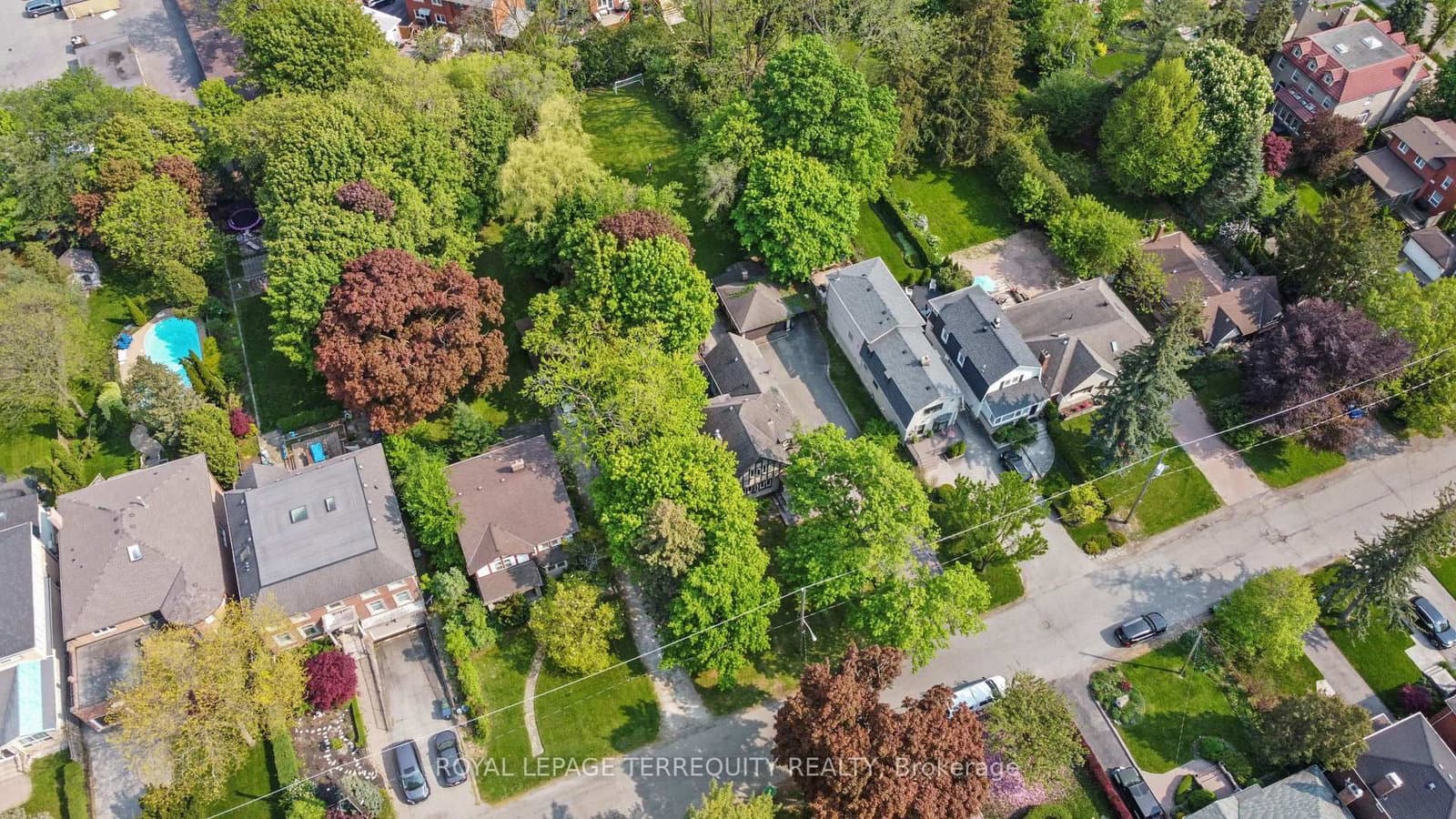 65 Burnhamthorpe Crescent thumbnail 4