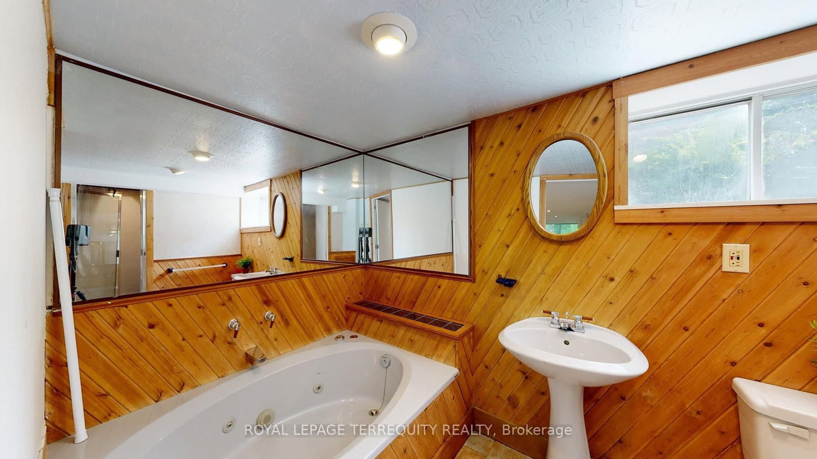 65 Burnhamthorpe Crescent thumbnail 41