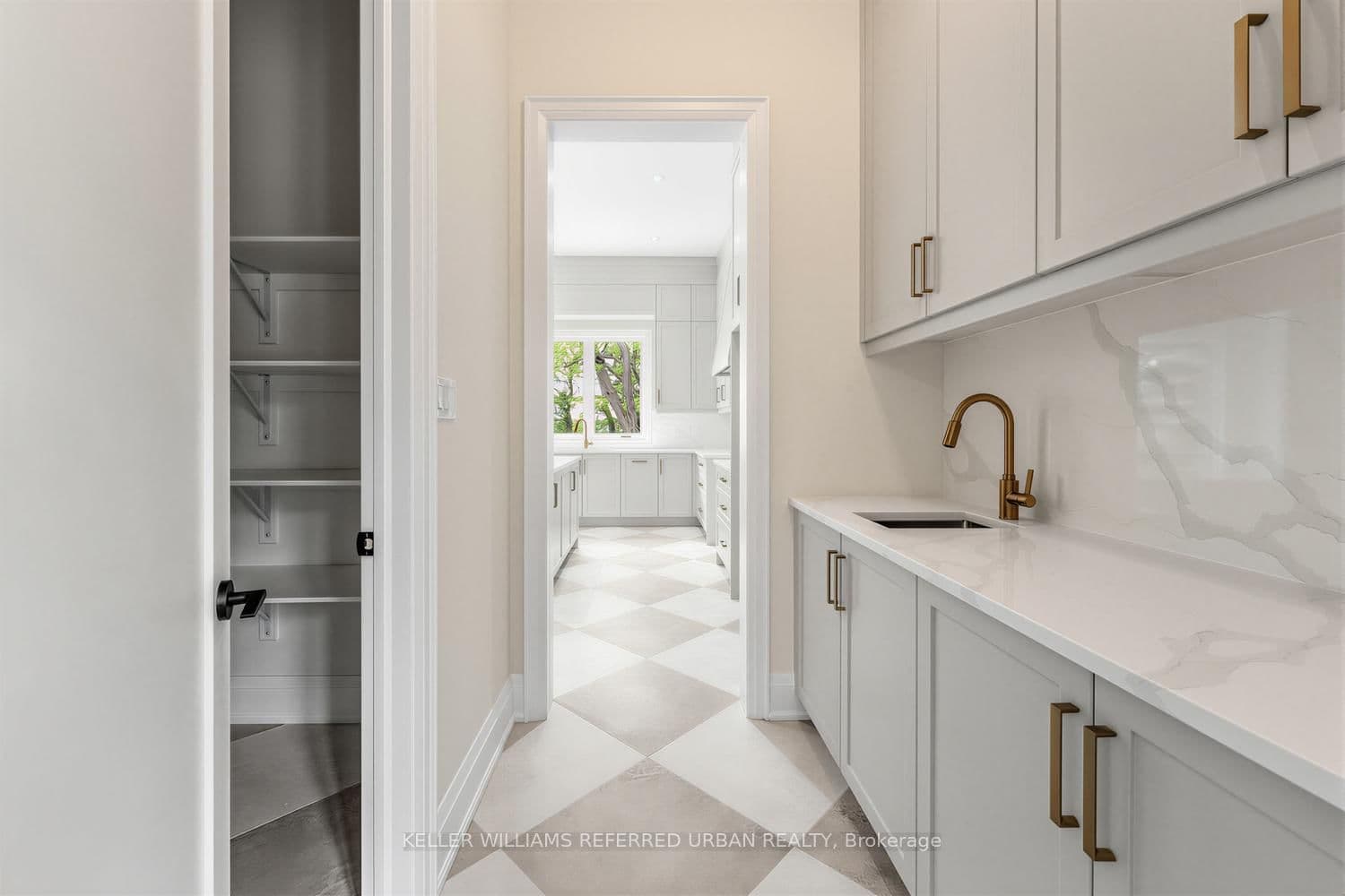 1429 Dundas Crescent thumbnail 11