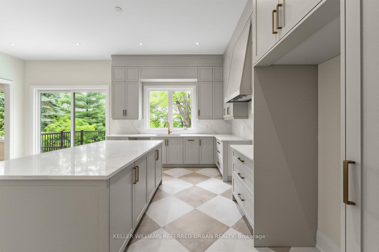1429 Dundas Crescent thumbnail 13