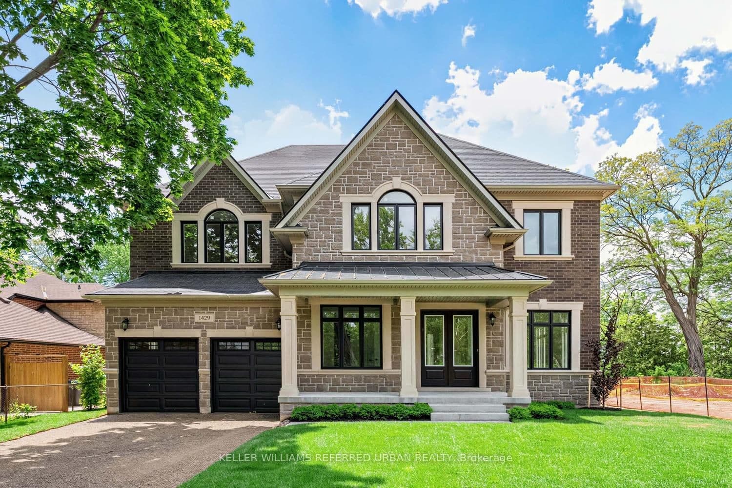 1429 Dundas Crescent thumbnail 2