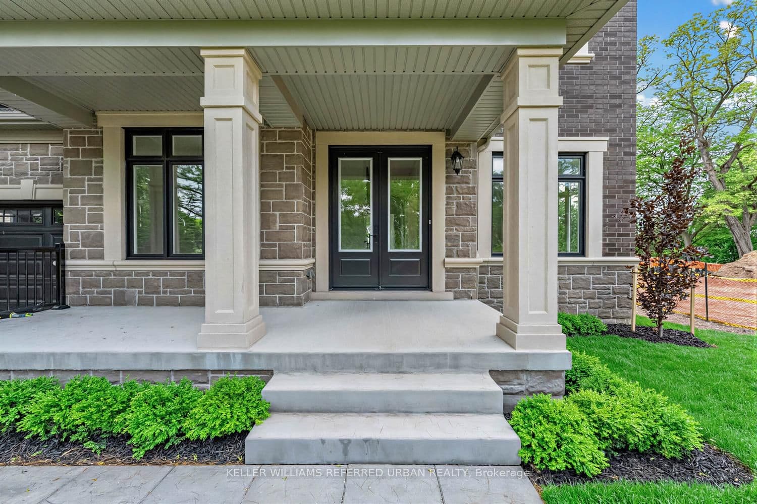 1429 Dundas Crescent thumbnail 3