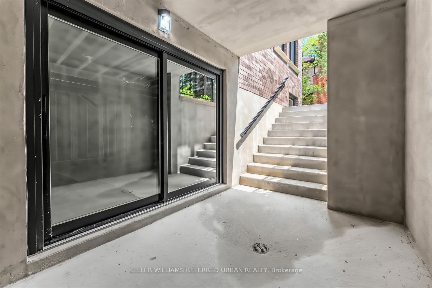 1429 Dundas Crescent thumbnail 40