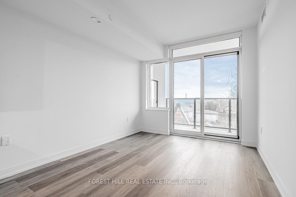 556 Marlee Avenue, Unit 301 thumbnail 12