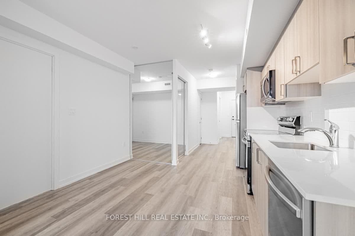 556 Marlee Avenue, Unit 301 thumbnail 19